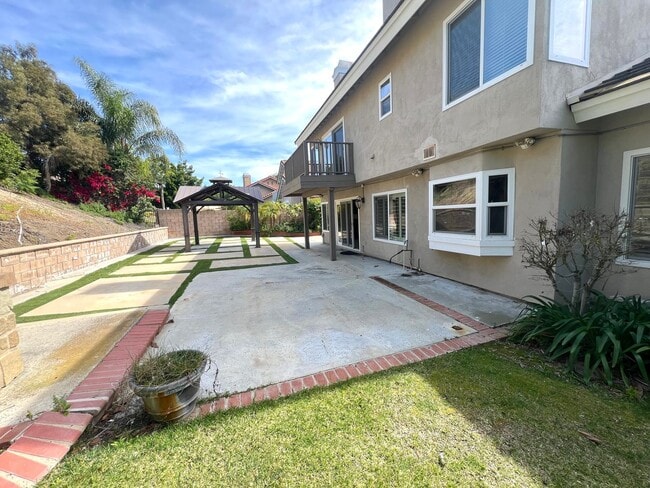 Building Photo - Large 4 bedroom home now available in Walnut