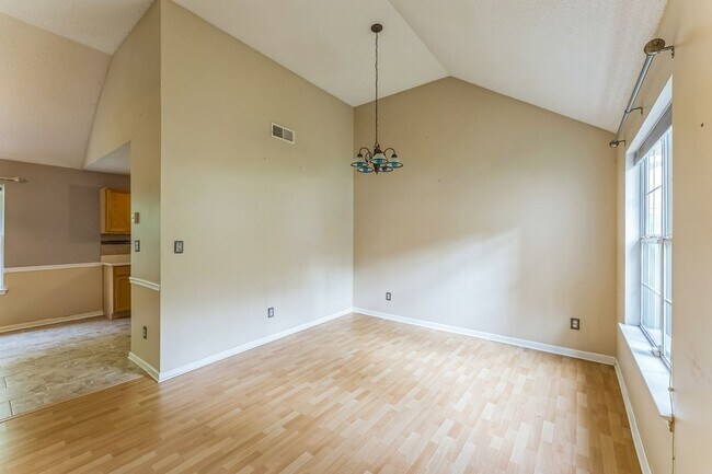 Building Photo - 2945 Highland Hill Pkwy