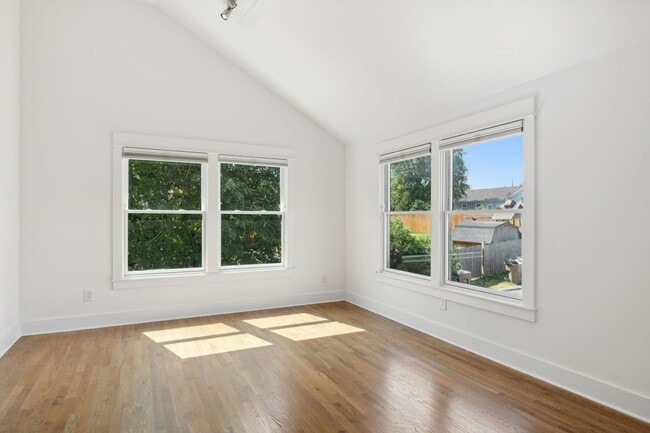 Building Photo - Germantown Gem just 1 mile from Downtown N...