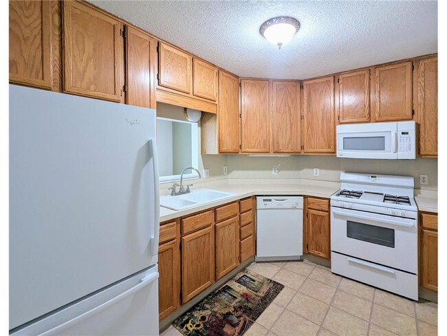 Building Photo - 14260 Empire Ave