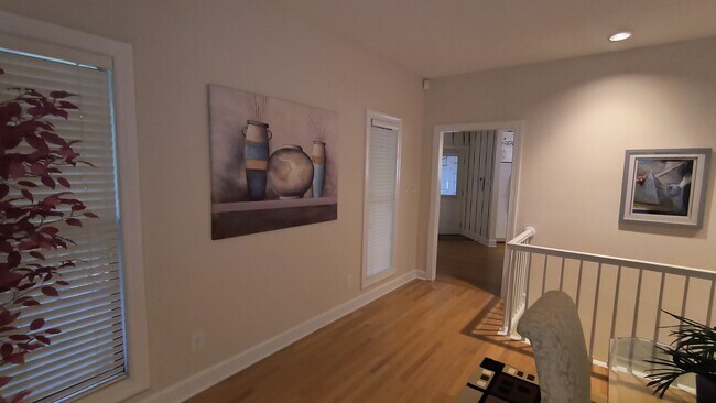 Building Photo - 423 Brightwood Dr