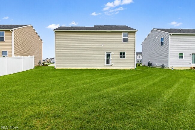Building Photo - 472 Roberta Dr