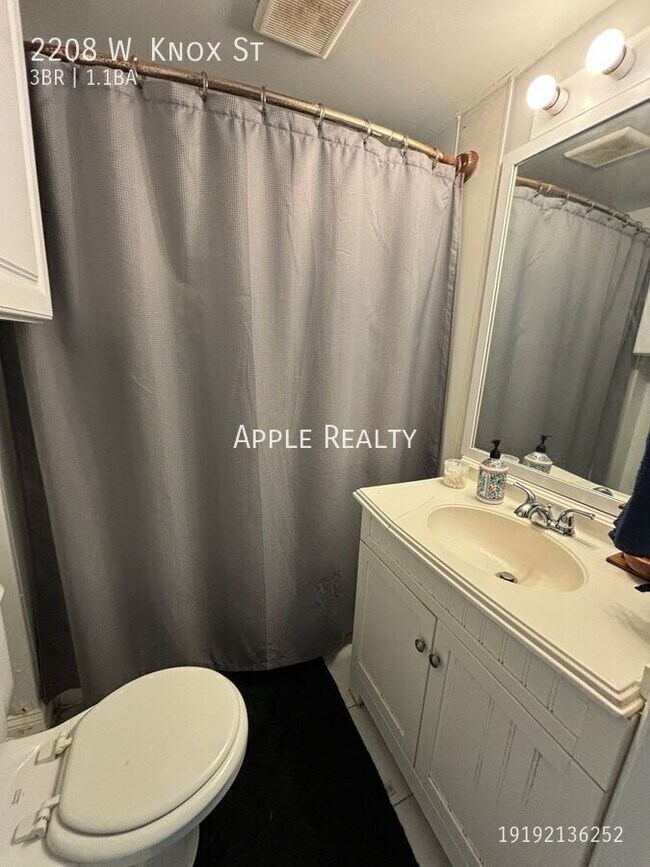 Building Photo - 2208 W Knox St