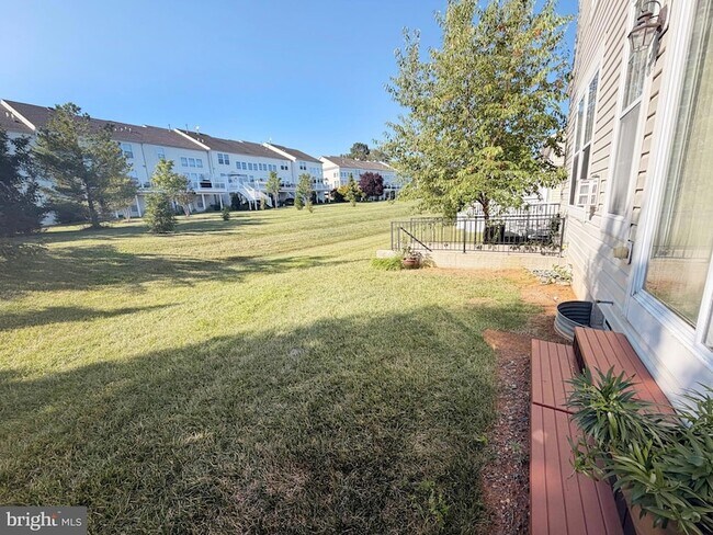Building Photo - 420 Azra Ct