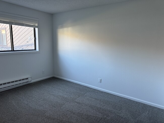 Building Photo - 1061 W Beaver Creek Blvd