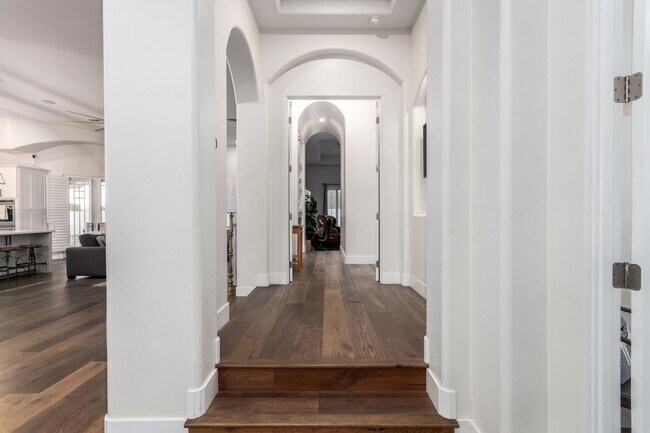 Building Photo - Beautiful 6-bedroom basement home