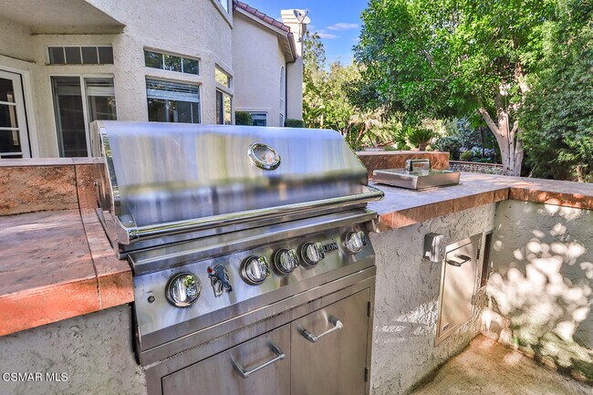 Building Photo - 2612 Yellowwood Dr