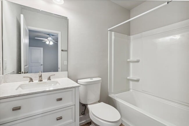 Building Photo - Live next to campus and all things Gainesv...