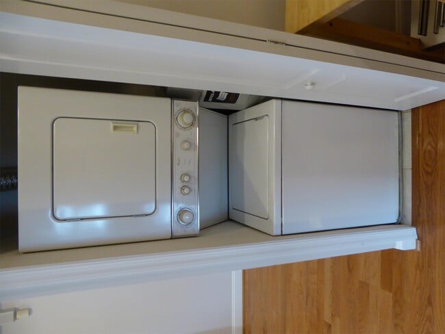 Building Photo - 1437 Spring Rd NW