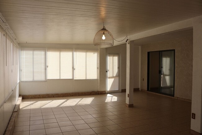 Building Photo - House for rent