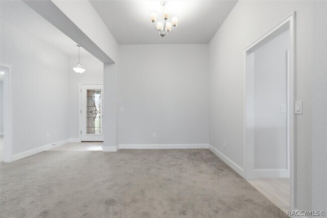 Building Photo - 336 W Rexford Dr