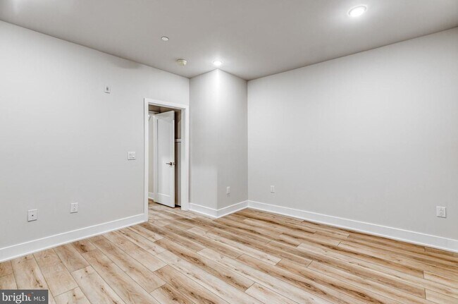 Building Photo - Brand New Luxury Apartments