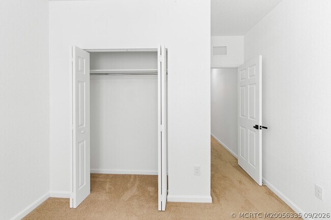 Building Photo - 4964 SE Mariner Garden Cir