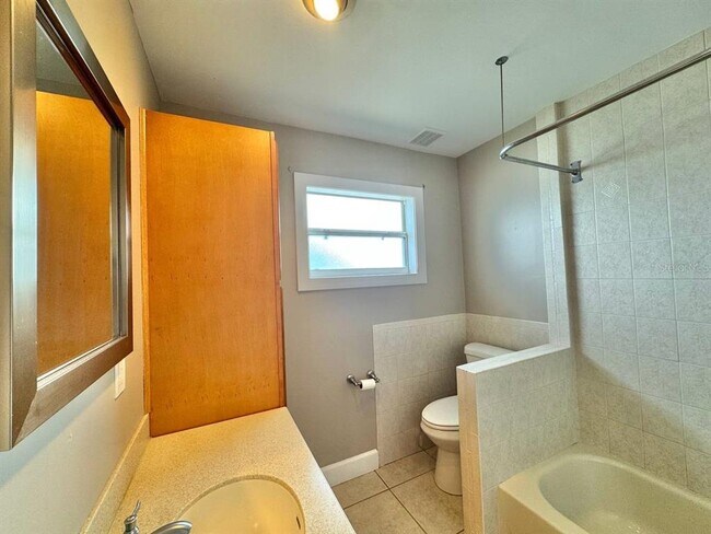 Building Photo - 6316 Lake Sunrise Dr