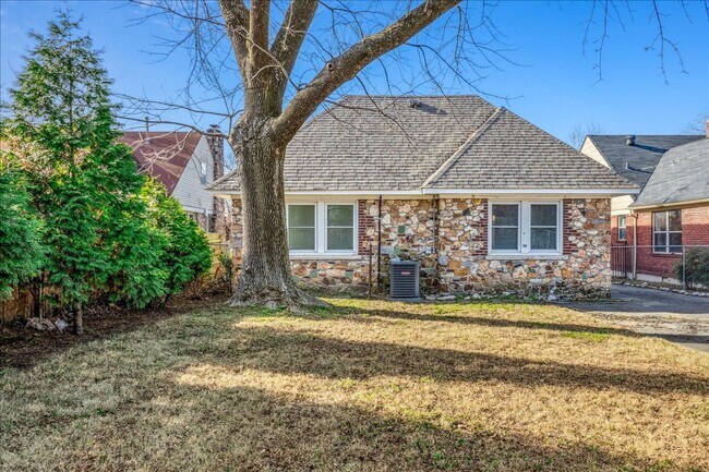 Building Photo - Live Stylishly. Live Comfortably. Live Memphis