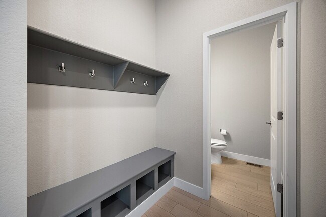 Building Photo - Modern 4 Bedroom, 2 Bathroom Westside Home with Balcony Views of Garden of the Gods!