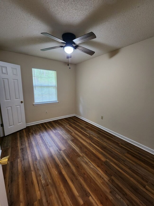 Building Photo - 906 Rice Ct