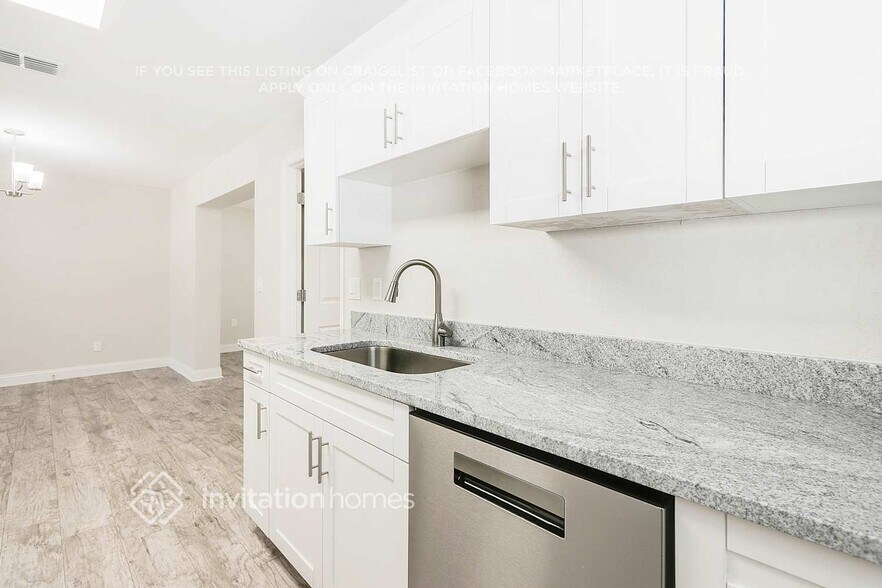 Building Photo - 909 Skyview Dr