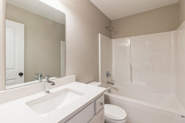 Building Photo - PRIVATE BACKYARD!! 4 Bedroom, 3 Bath Home in Ankeny