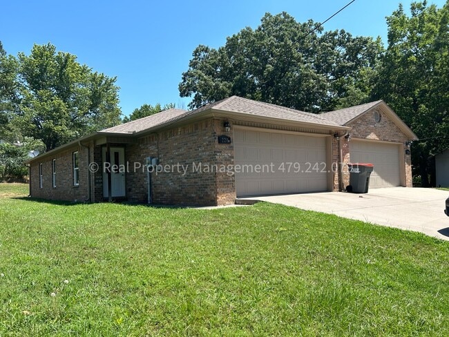 Primary Photo - 220 W Gary St