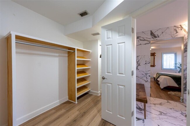 Building Photo - 5005 Canterbury Dr