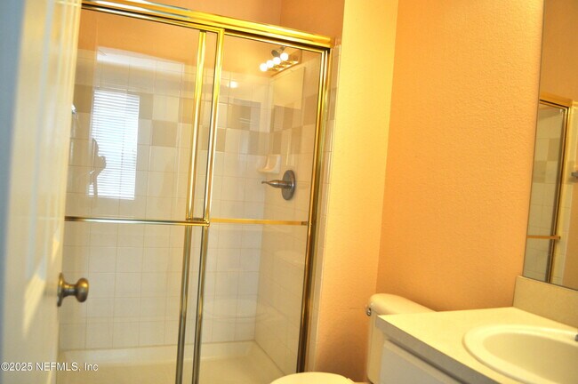 Building Photo - 13810 Sutton Park Dr N