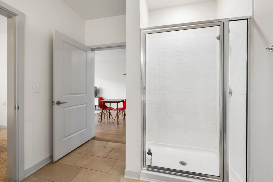 Building Photo - 633 E Main St