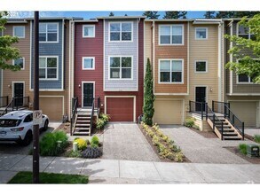 Building Photo - Great Townhouse near Tanasborne