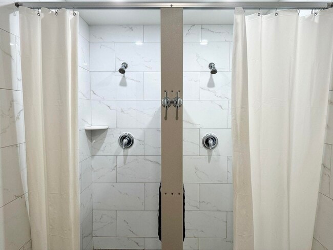 Building Photo - 3040 Lake Osborne Dr