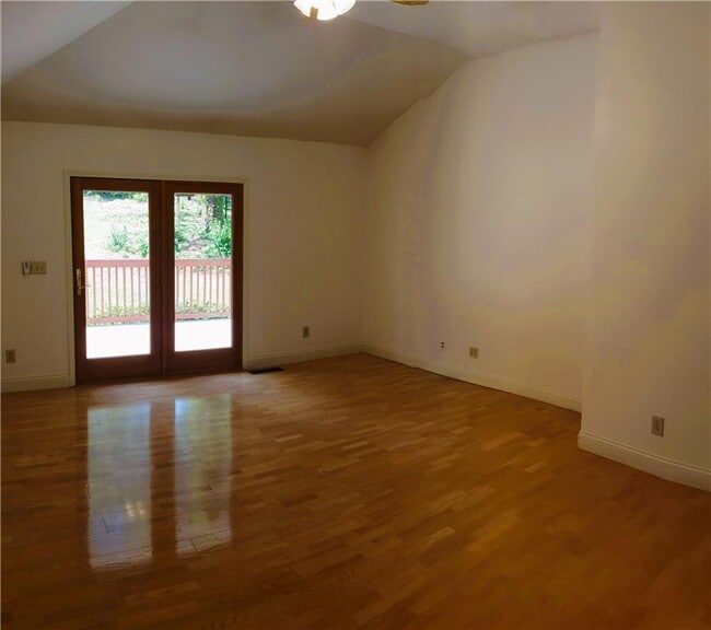 Building Photo - 3662 Rock Springs Dr