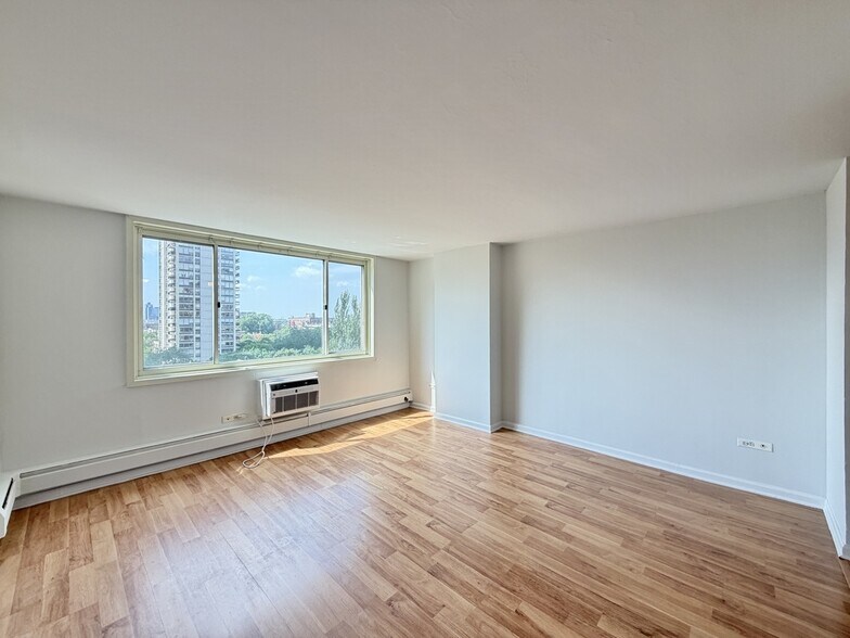 Building Photo - 1442 N Dearborn St