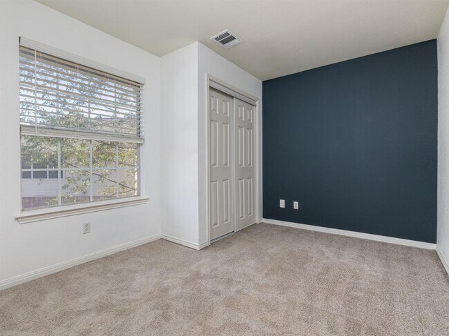 Building Photo - 2934 Sussex Gardens Ln