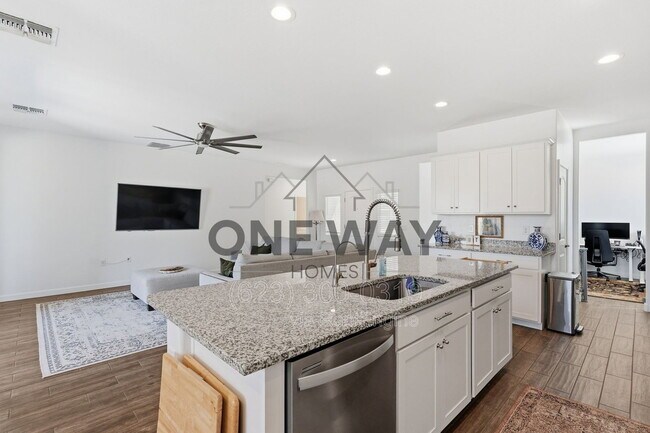 Building Photo - 30558 W Clarendon Ave