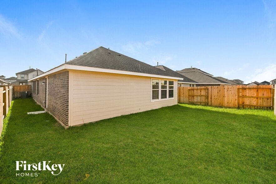 Building Photo - 18442 Summit Ranch Dr
