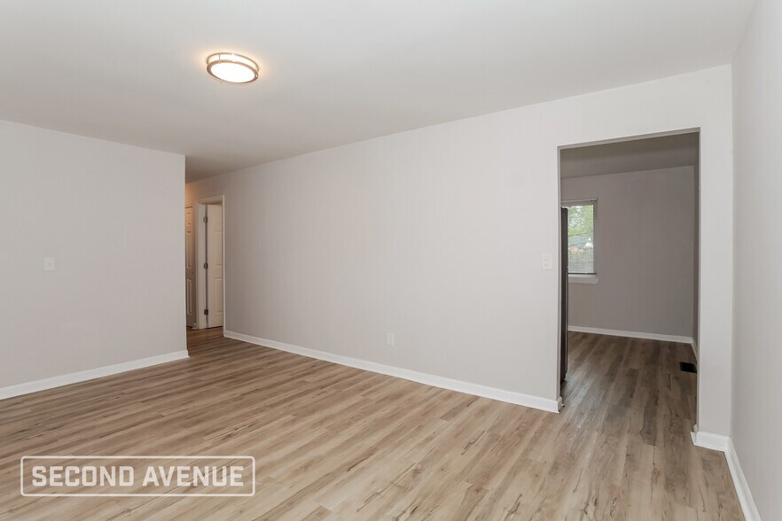 Building Photo - 2049 Roosevelt Ave