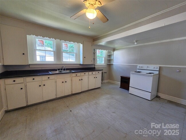 Building Photo - 37 Kesler St