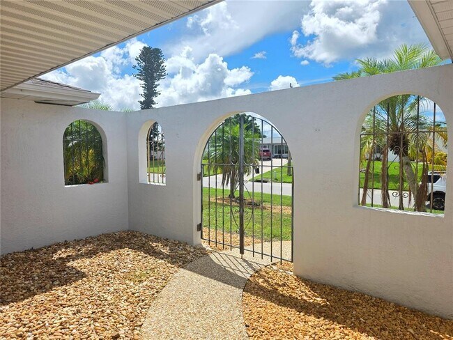 Building Photo - 1379 Cambridge Dr