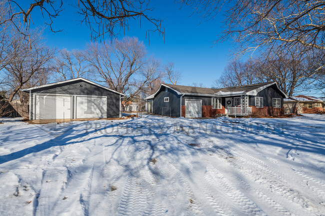 Building Photo - 1024 W Lockwood St