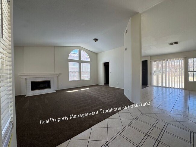 Building Photo - 50% OFF FIRST MONTH'S RENT!!! GREAT Westsi...