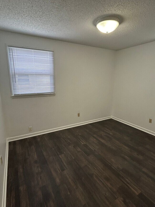 Building Photo - 4762 Trenton Dr