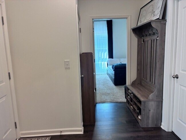 Building Photo - 224 Park Crest Run