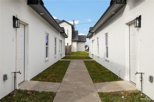 Building Photo - 1321 Joscelyn Dr