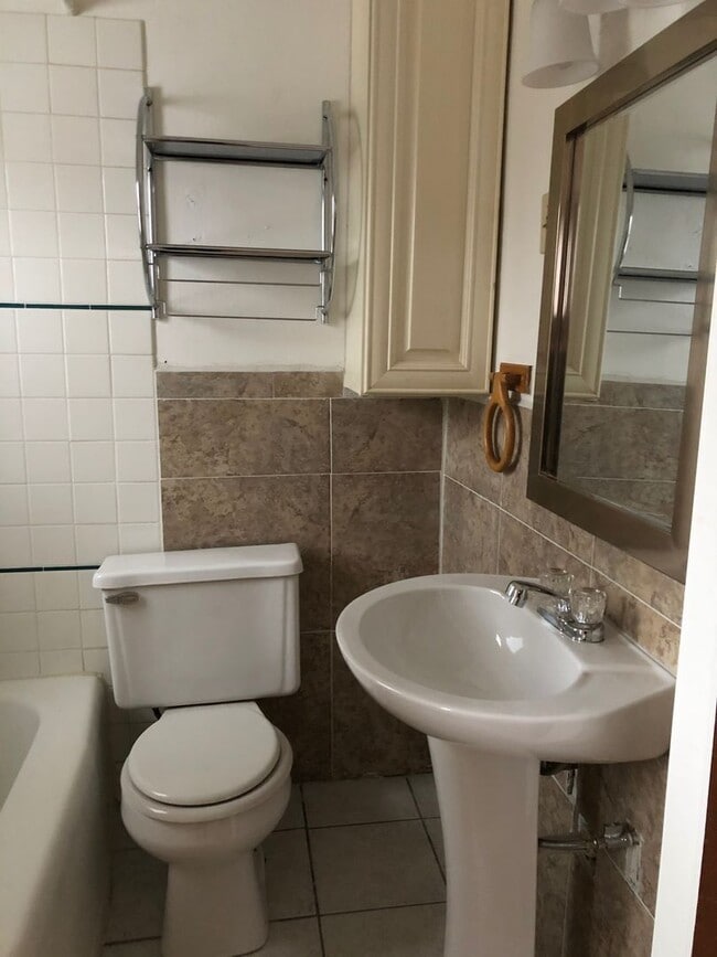 Building Photo - 3 Bedroom Single Family Home for Rent