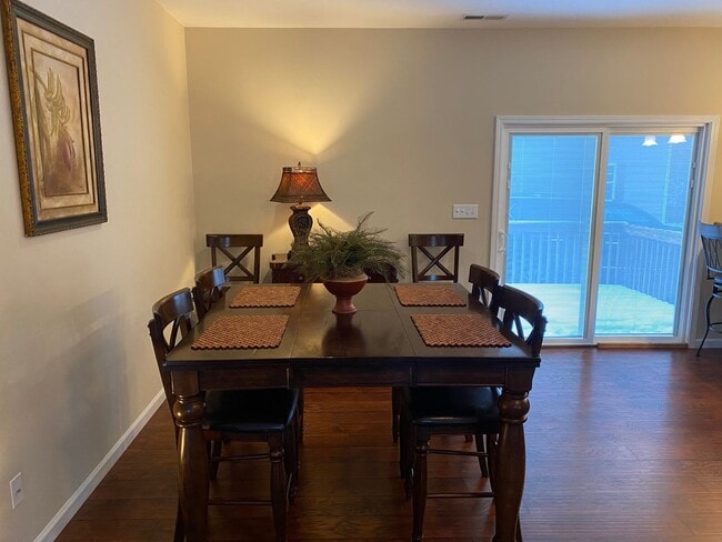 Building Photo - One Level Lake Gaston Home - Hubquarter Cr...