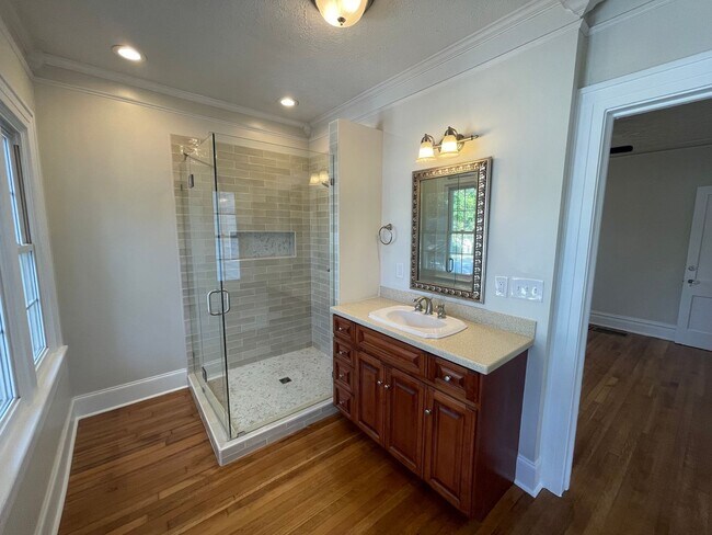 Building Photo - Updated 3/2 House in Old East Rome $1,895