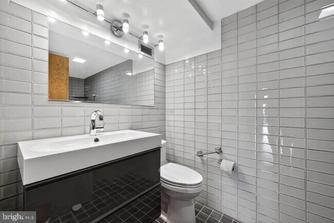 Building Photo - 10503 Valley Forge Cir