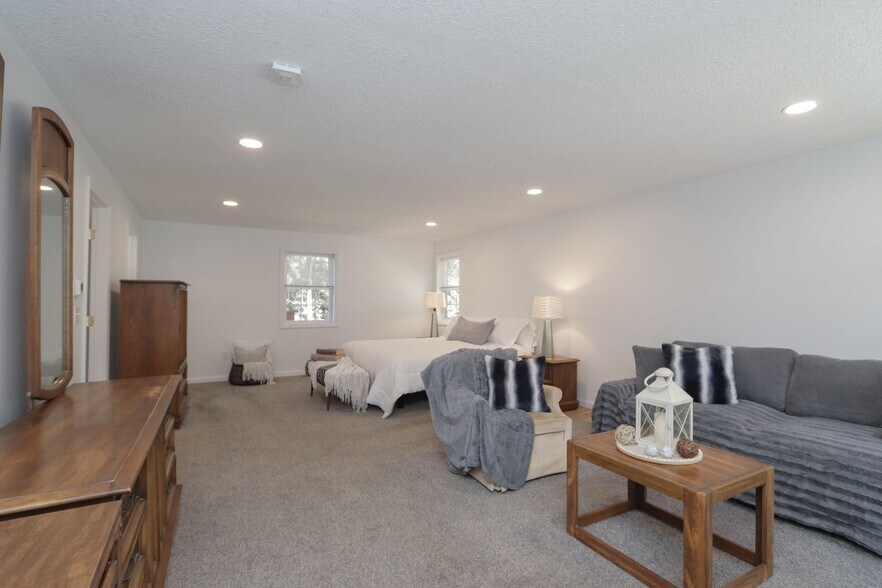 Building Photo - 159 Redfern Dr