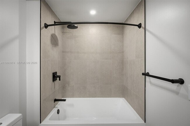 Building Photo - 121 NE 5th St