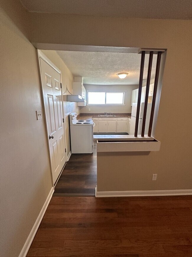 Building Photo - Bright 4BR Home with Fenced Yard, Hardwood Floors & Garage on Rankin St