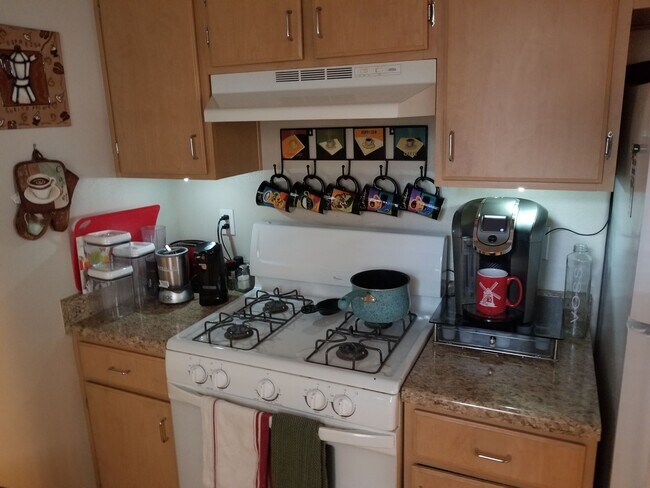 Building Photo - Seabreeze Apartment Homes - www.seabreezeapartmentslompoc.com